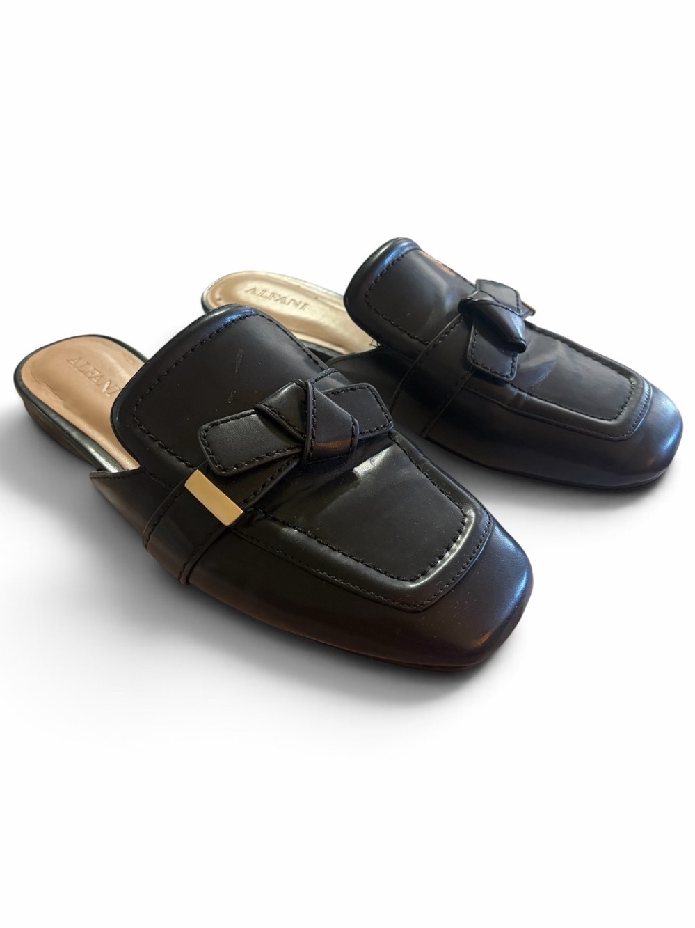 Classic Black leather Alfani flat mules in size 7, Slip-On Loafer, bow